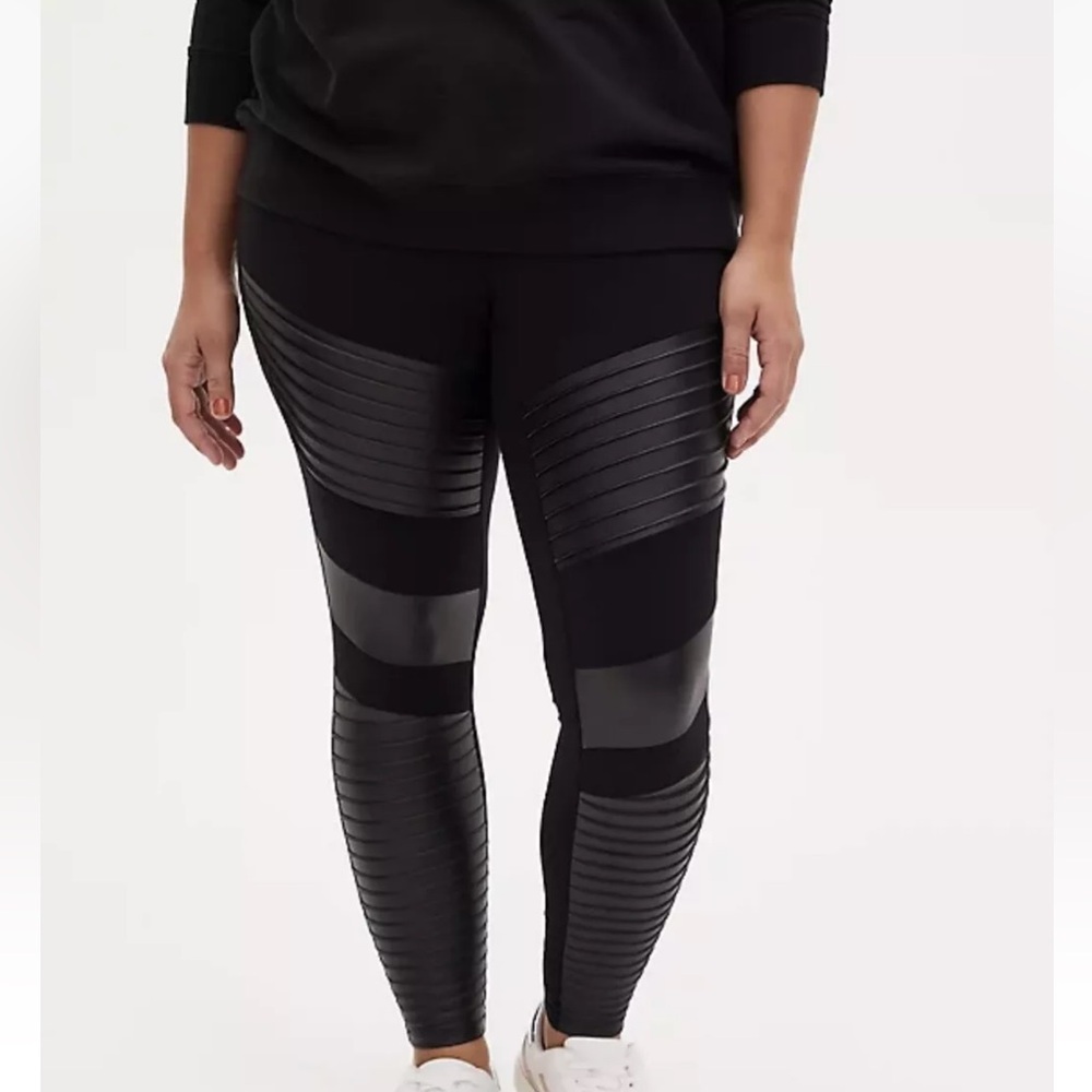 NWT TORRID Sz 4 Black PLATINUM LEGGING, MOTO FAUX LEATHER.